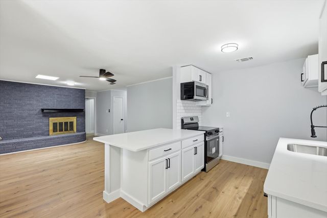 2202 E Mitchell Street, Arlington, TX 76010