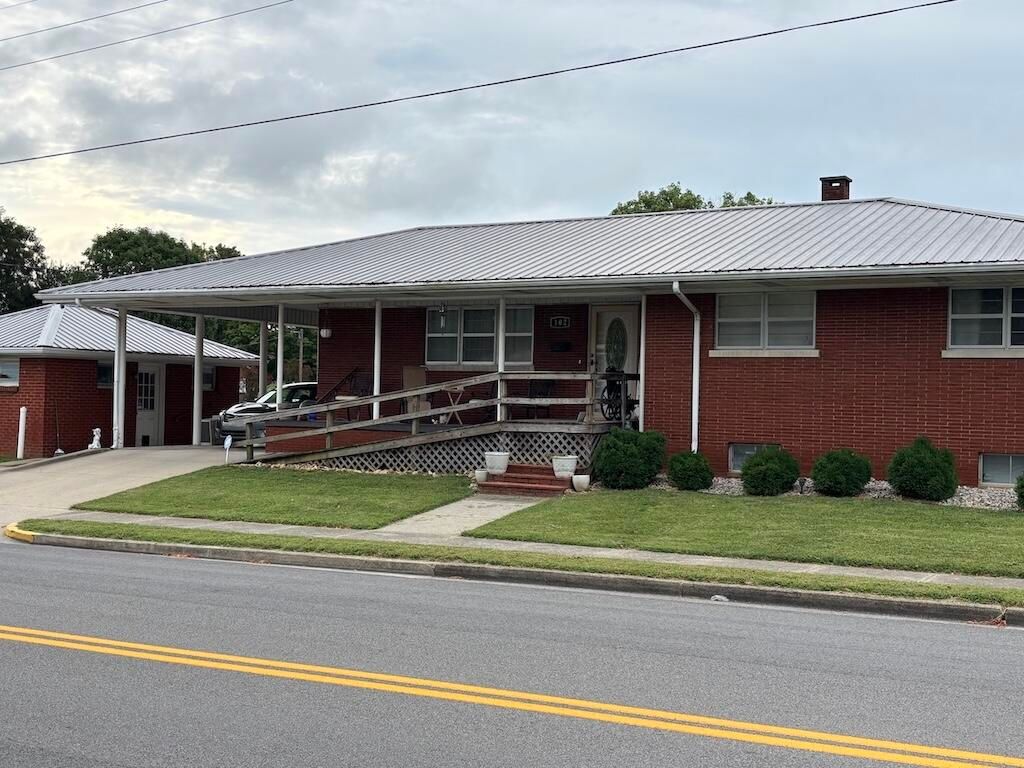 102 Main Street, Russell Springs, KY 42642