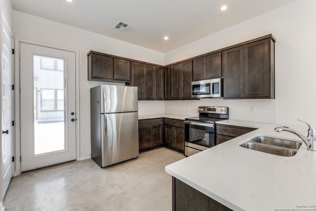 146 Porter St Unit 201, San Antonio, TX 78210