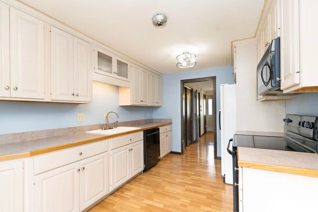 320 Twykingham Place, Manhattan, KS 66503