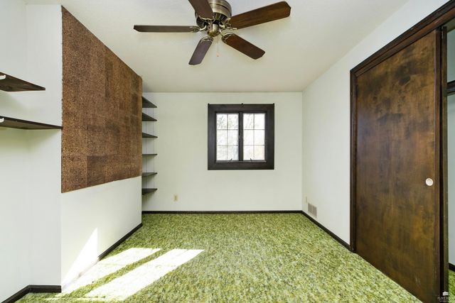 320 Twykingham Place, Manhattan, KS 66503