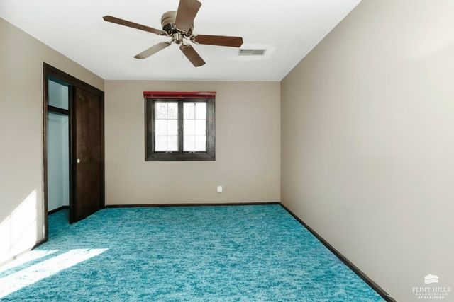 320 Twykingham Place, Manhattan, KS 66503