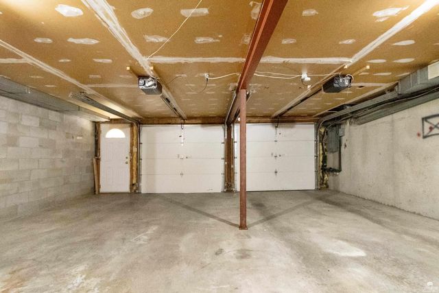 320 Twykingham Place, Manhattan, KS 66503