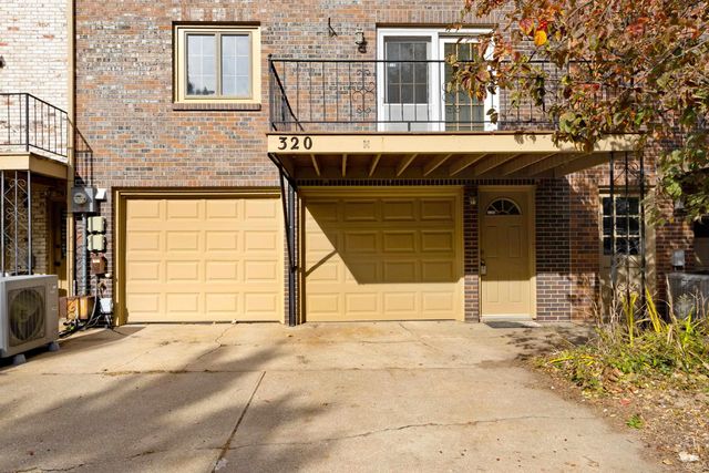 320 Twykingham Place, Manhattan, KS 66503