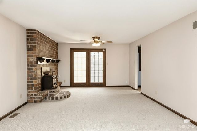 320 Twykingham Place, Manhattan, KS 66503