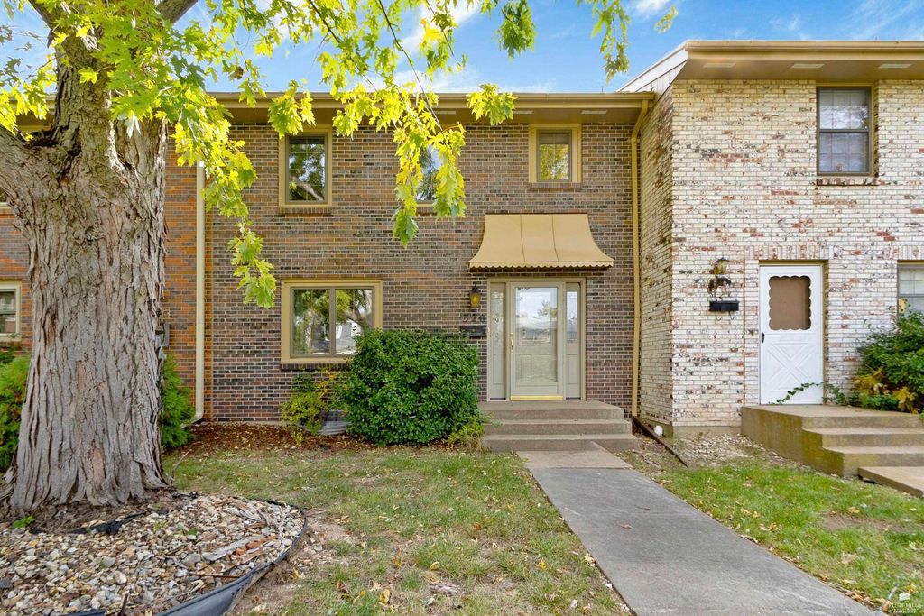 320 Twykingham Place, Manhattan, KS 66503