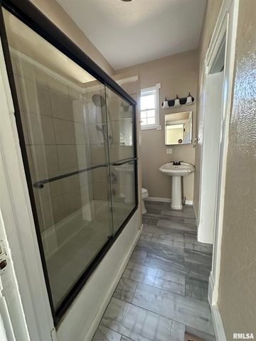 1213 NE GLENDALE Avenue, Peoria, IL 61603