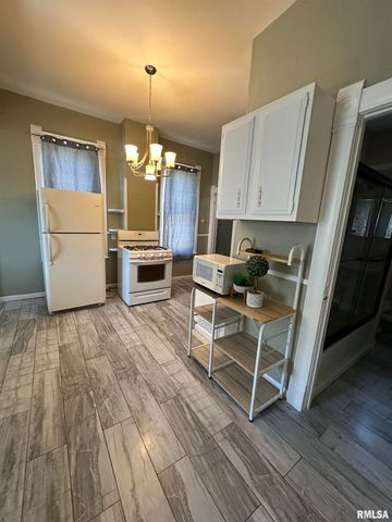 1213 NE GLENDALE Avenue, Peoria, IL 61603