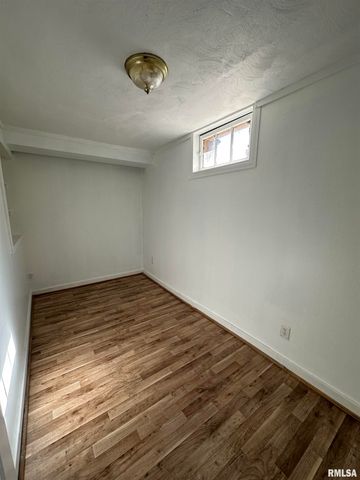 1213 NE GLENDALE Avenue, Peoria, IL 61603