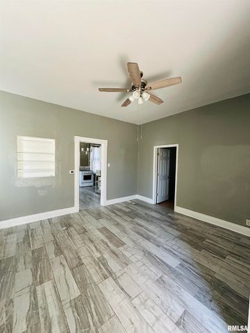 1213 NE GLENDALE Avenue, Peoria, IL 61603