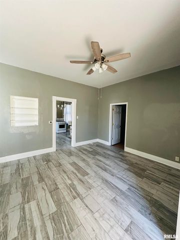 1213 NE GLENDALE Avenue, Peoria, IL 61603