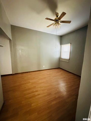 1213 NE GLENDALE Avenue, Peoria, IL 61603