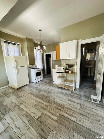 1213 NE GLENDALE Avenue, Peoria, IL 61603