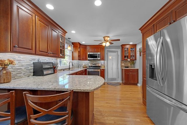 3 Salem St, Palmer, MA 01069