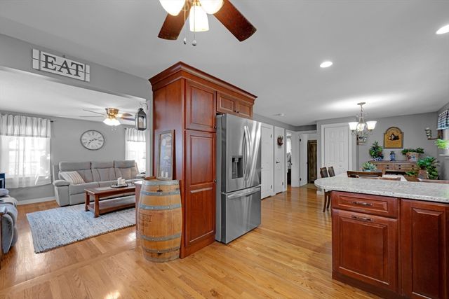 3 Salem St, Palmer, MA 01069