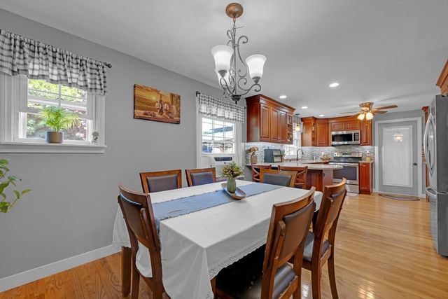 3 Salem St, Palmer, MA 01069