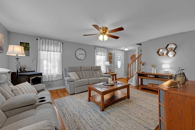 3 Salem St, Palmer, MA 01069