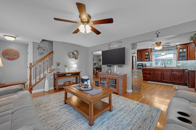 3 Salem St, Palmer, MA 01069