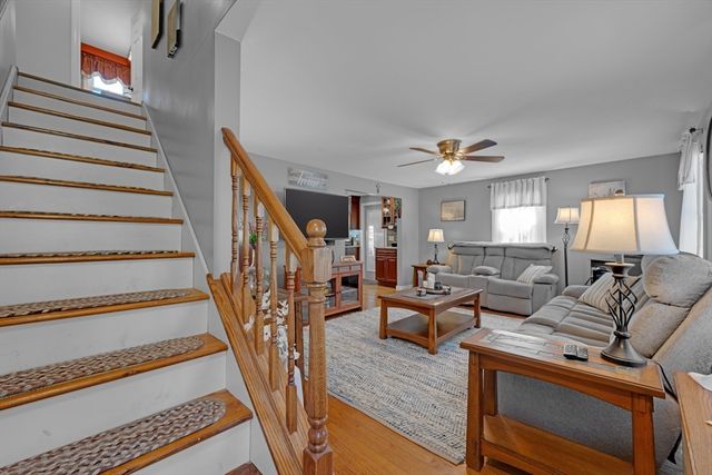 3 Salem St, Palmer, MA 01069