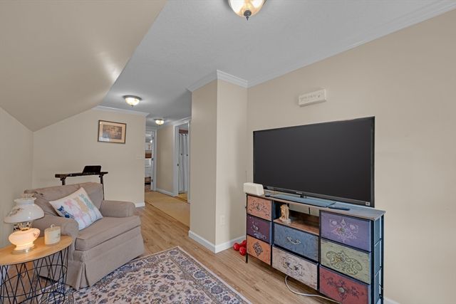 3 Salem St, Palmer, MA 01069