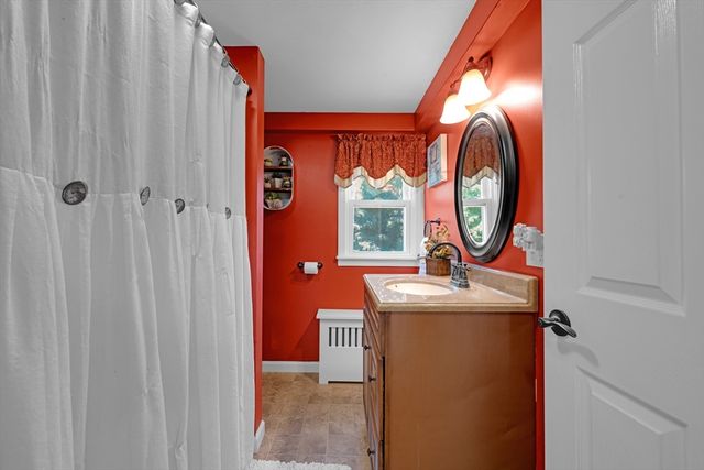 3 Salem St, Palmer, MA 01069