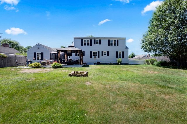 3 Salem St, Palmer, MA 01069