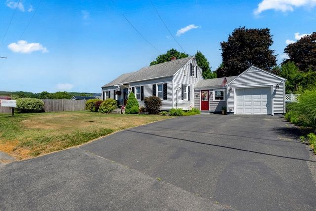 3 Salem St, Palmer, MA 01069