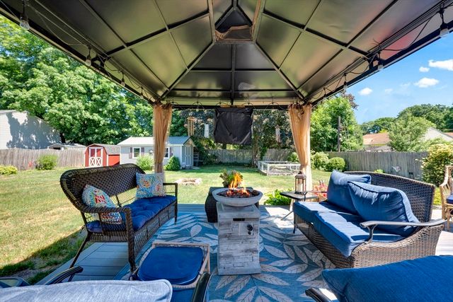 3 Salem St, Palmer, MA 01069