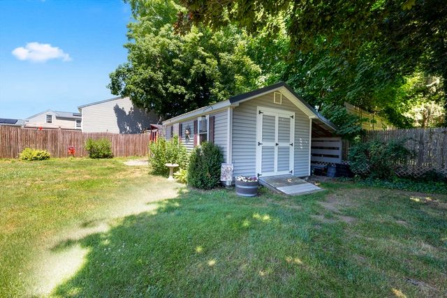 3 Salem St, Palmer, MA 01069