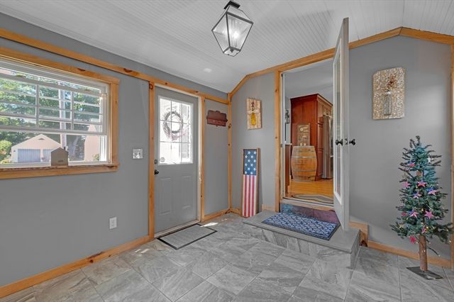 3 Salem St, Palmer, MA 01069