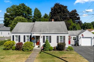 3 Salem St, Palmer, MA 01069