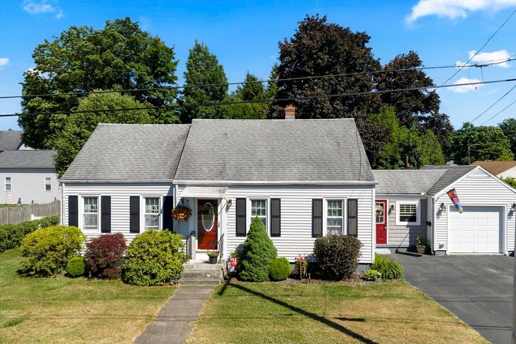 3 Salem St, Palmer, MA 01069
