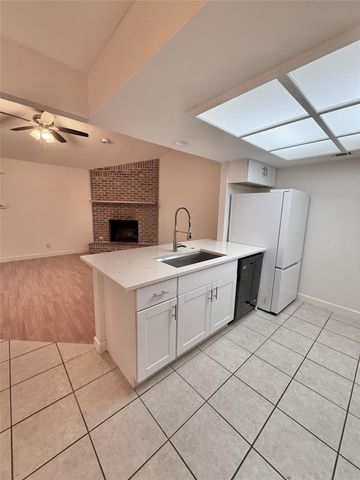 8706 Clearbrook TRL B, Austin, TX 78729