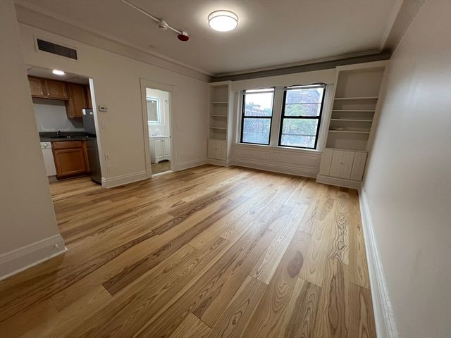 466 Commonwealth Ave 305, Boston, MA 02215