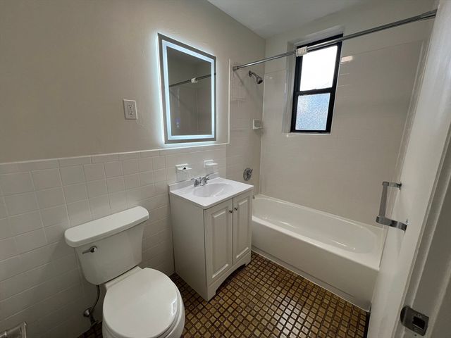 466 Commonwealth Ave 305, Boston, MA 02215