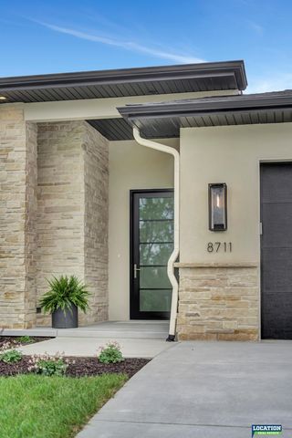 8711 Labrador Court, Lincoln, NE 68520