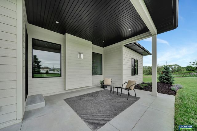 8711 Labrador Court, Lincoln, NE 68520