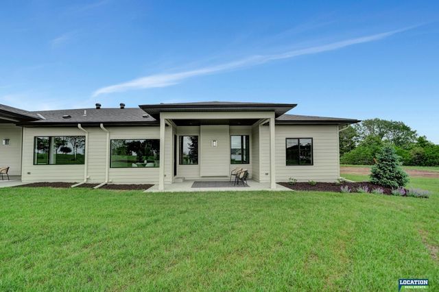 8711 Labrador Court, Lincoln, NE 68520