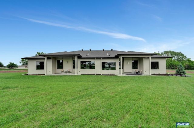 8711 Labrador Court, Lincoln, NE 68520