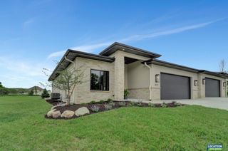 8711 Labrador Court, Lincoln, NE 68520