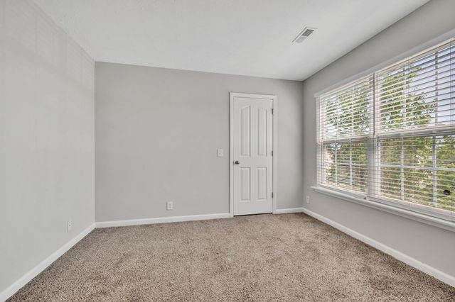 1036 Cheryl Ln, La Vergne, TN 37086