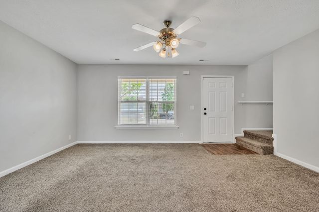 1036 Cheryl Ln, La Vergne, TN 37086