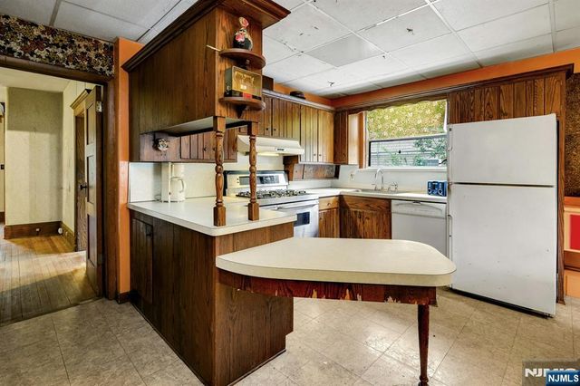 176 Mountain Way, Rutherford, NJ 07070