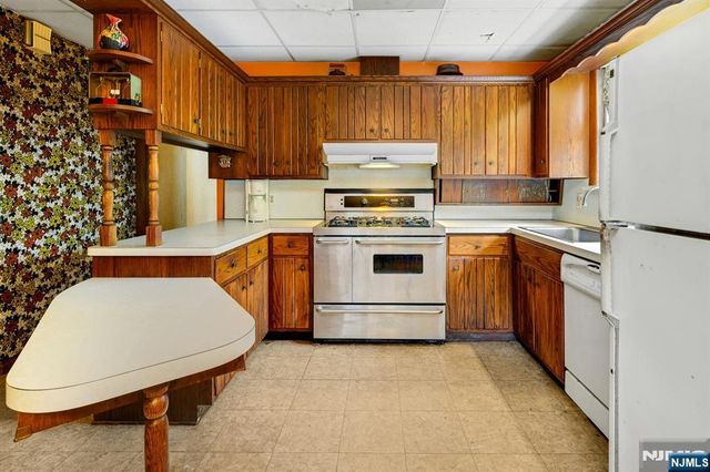 176 Mountain Way, Rutherford, NJ 07070