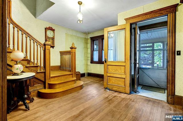 176 Mountain Way, Rutherford, NJ 07070