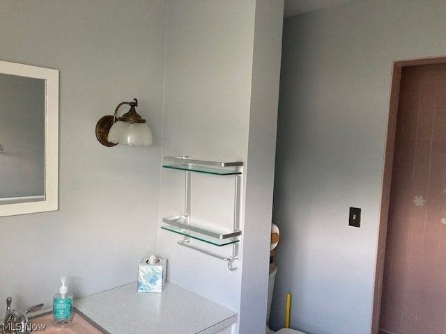 8770 Squirrel Hill, Warren, OH 44484