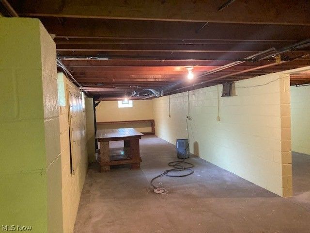 8770 Squirrel Hill, Warren, OH 44484