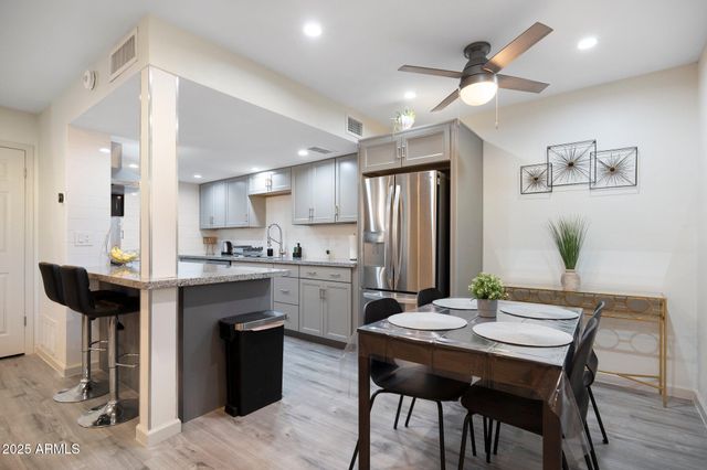 948 S ALMA SCHOOL Road 3, Mesa, AZ 85210