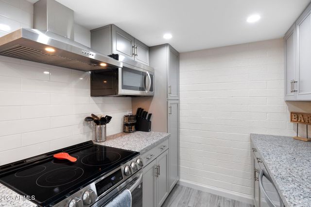 948 S ALMA SCHOOL Road 3, Mesa, AZ 85210