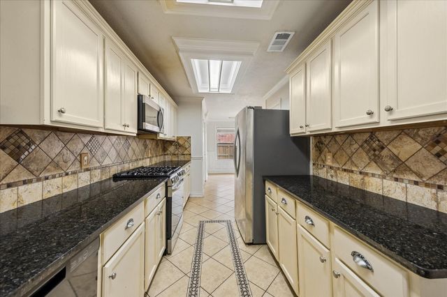 1906 Thistlecreek Court, Fresno, TX 77545
